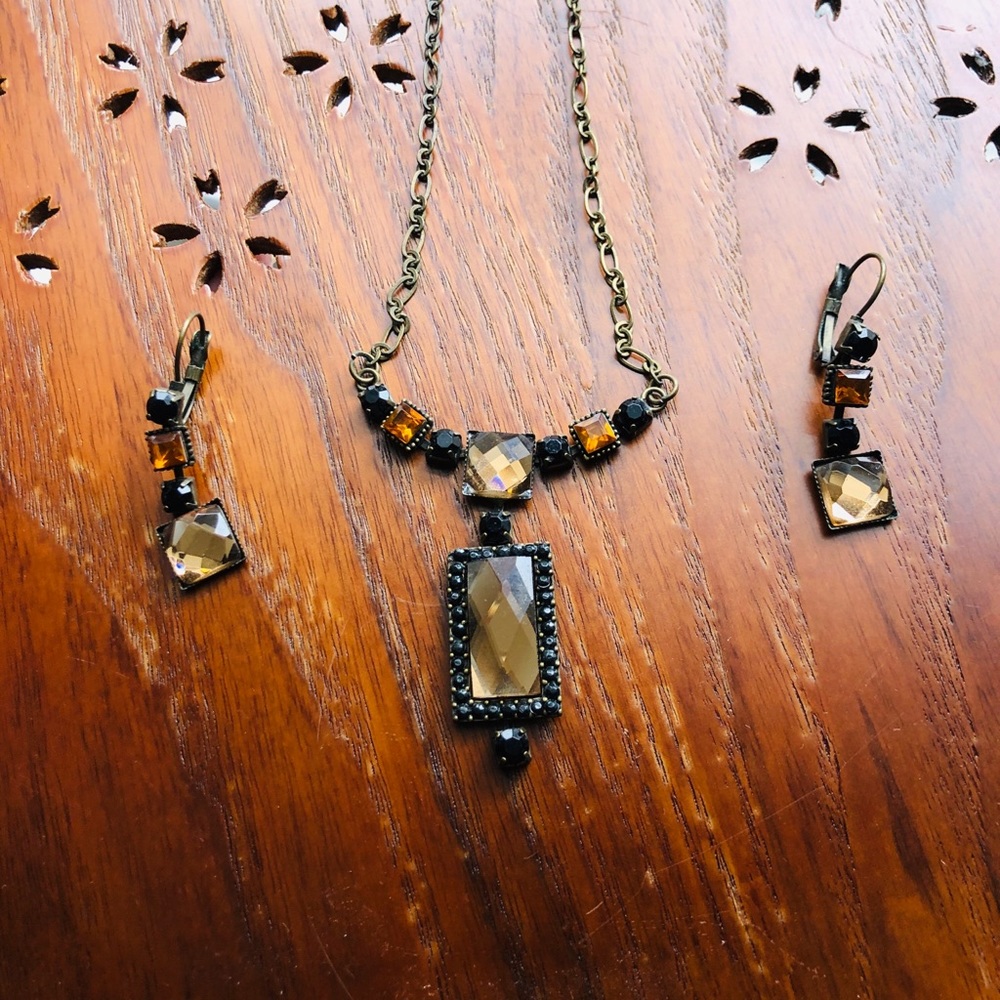 Gorgeous Necklace and Earring Set